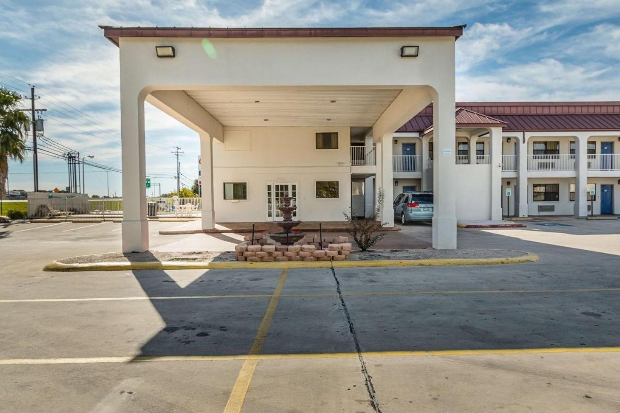 Motel 6-San Marcos, TX - North Exterior foto